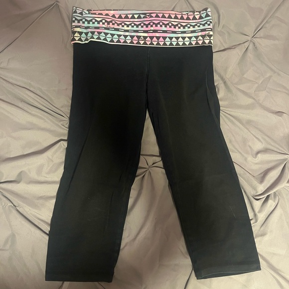 Victoria’s Secret pink 3/4 length leggings - Picture 2 of 3